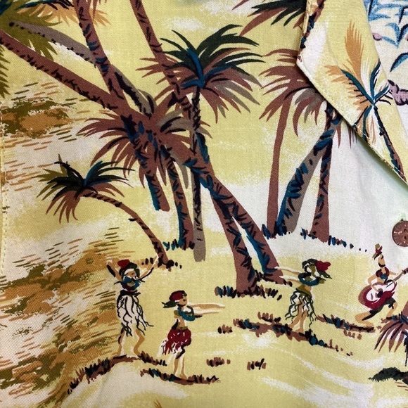 Vintage Hawaiian Holly Lane Button Down Graphic Shirt - Picture 6 of 10